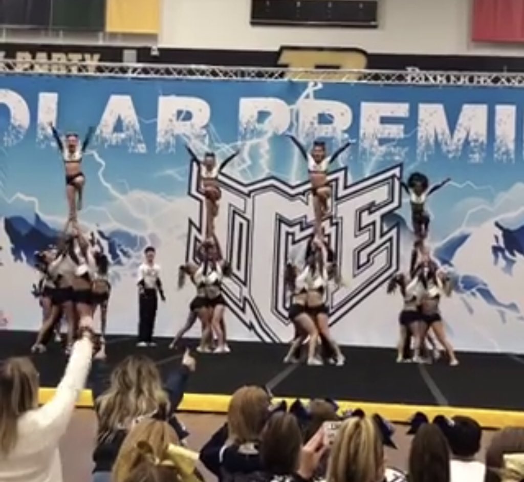 There was a BLACKOUT 🌑
.
.
.
yesterday at the POLAR PREMIERE
😍🙌🏻