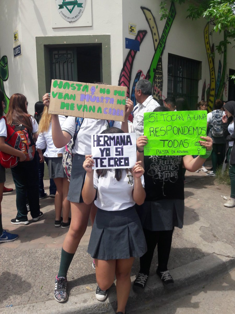 kiarajuarezzzz's tweet photo. ayudenme a difundir para que no acose a nadie más, q este hijo de yuta no le arruine la vida a nadie más. nos queremos sentir seguras en el colegio Y DONDE SEA. queremos mas medios de comunicación en la pUreta del colegio para q nos tomen enserio y lo echen. DIFUNDAN https://t.co/DXn6zYkCLd