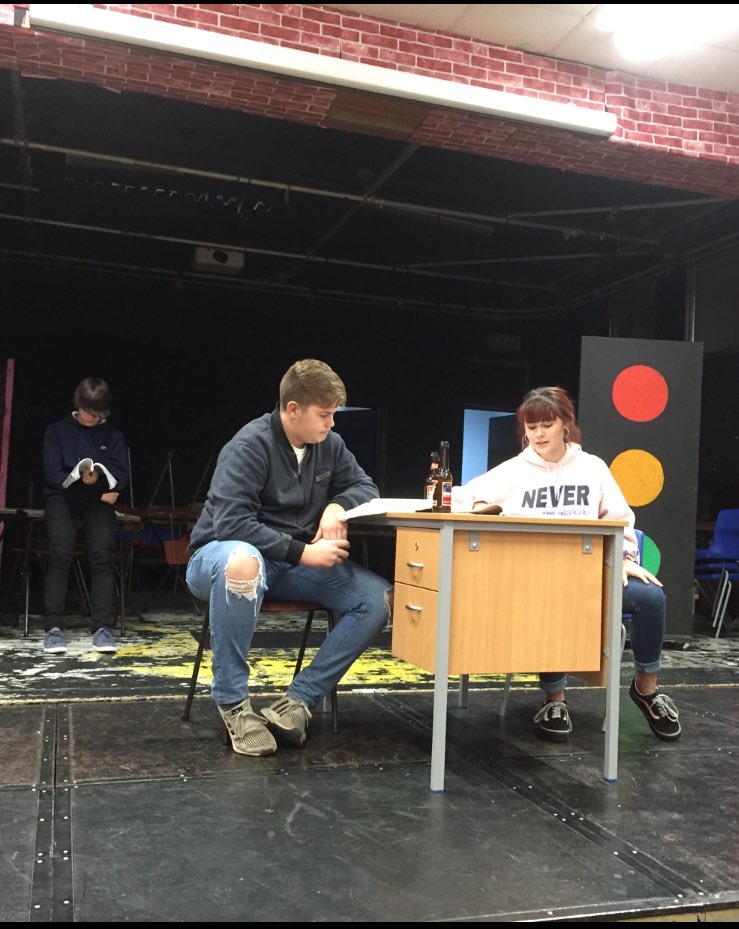DramaLlanhari's tweet photo. Cynnydd da wrth flocio symudiadau ac ymarfer caneuon Act 2 heddiw. Diolch yn fawr i’r rhai a oedd yn bresennol! GC hanner tymor yw dysgu eich geiriau wrth gwrs! 🎭🎶@YsgolLlanhari #yrysgolroc18 #schoolofrock18 https://t.co/CnEGem1Vf8