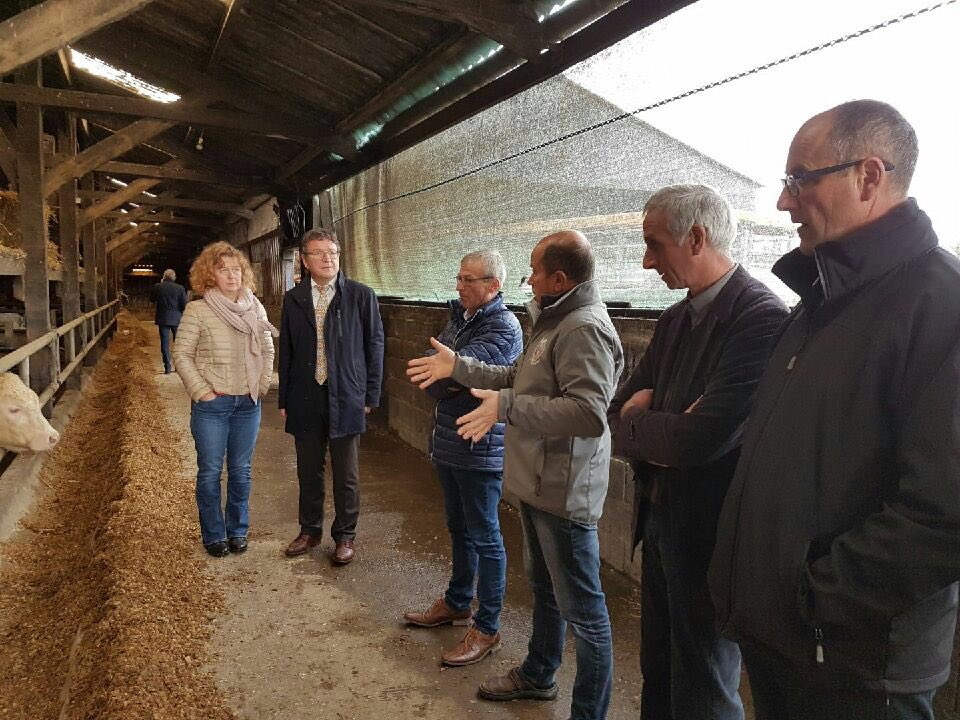 Discussion sur  les circuits courts et l'alimentation en restauration collective avec le sénateur <a href="/michelcanevet/">Michel CANÉVET</a> , la mairie de Bodilis, @jezequelso, <a href="/ChambagriBzh/">ChambreAgriBretagne</a> et  <a href="/agriculteursBzh/">AgriculteursBretagne</a> et Joëlle Peron de la <a href="/ChambagriBzh/">ChambreAgriBretagne</a> 
#agrilocal  #Savourezlabretagne  #Bretonsetengagé