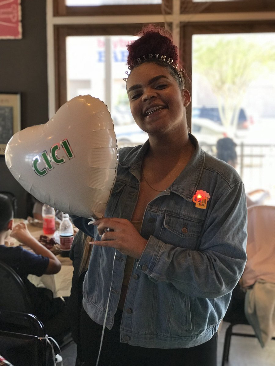 istayontop_'s tweet photo. Last year I told myself for my 21st birthday I will lose 150 lbs I’m blessed to say not only am I 2️⃣1️⃣ today but I’ve lost 203 and it feels amazing thank you lord 🤧🎁🎁🎉🎊#StayTuned https://t.co/nJlxHqFDiO