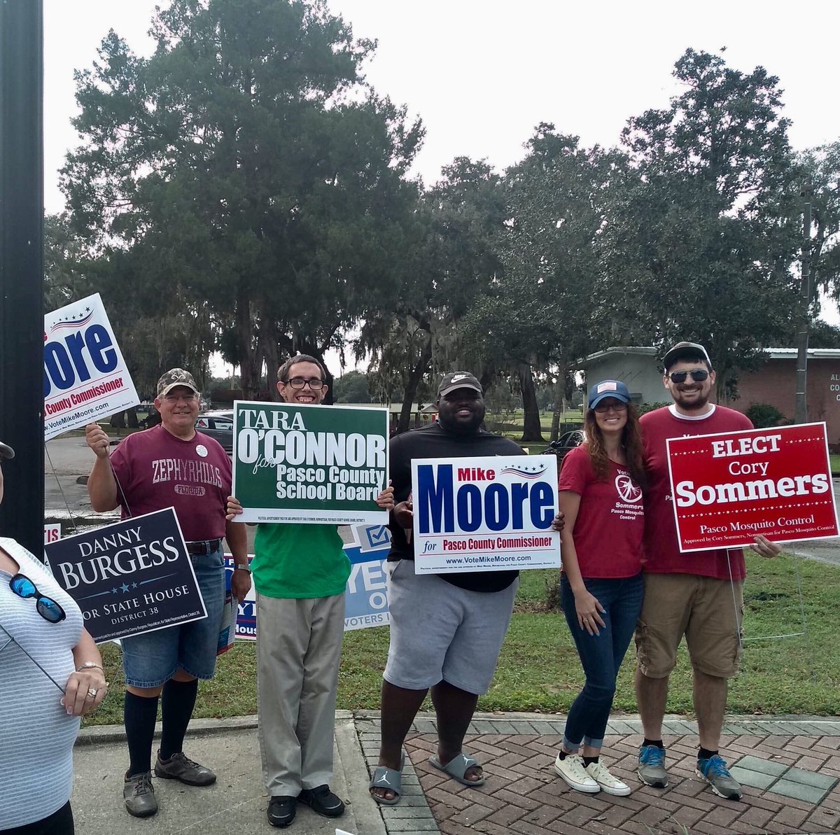 mikemoore2014's tweet photo. We have amazing supporters and volunteers at early voting precincts helping #VoteMikeMoore . Give them a thumbs up when you see them! #Pasco #PascoCounty https://t.co/ADOHRfY1rU