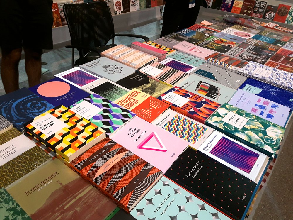 EdicionesOverol's tweet photo. 🙌 Seguimos junto a los amigos de @EstruendomudoCl y @montacerdos en el #stand70 de @FILSA_2018, con novedades y ofertas 📚 https://t.co/9VnKTSOdpb