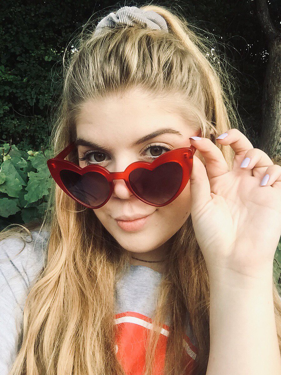 taliacrume's tweet photo. who is she ¿ https://t.co/7tQs1owvZy