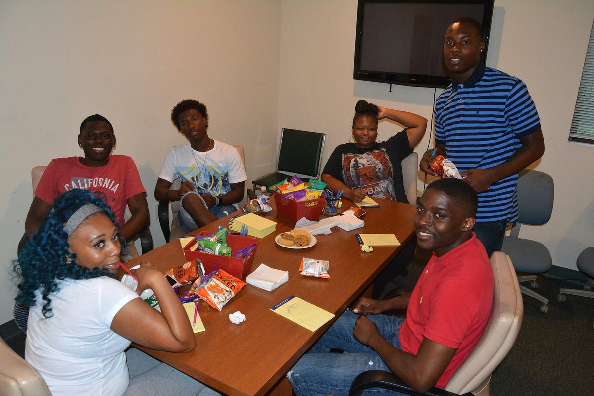 thelanecollege's tweet photo. Students looking to express themselves join us tomorrow night in Lane Institute (Orchard & Middleton) at 6:30 pm.
Sponsored by Lane Institute and the Office of the Counselor.
#LaneCollege #LCHealth #LCAcademics #WeAreLane #LaneInstitute #HBCU https://t.co/AexwNRzVrG