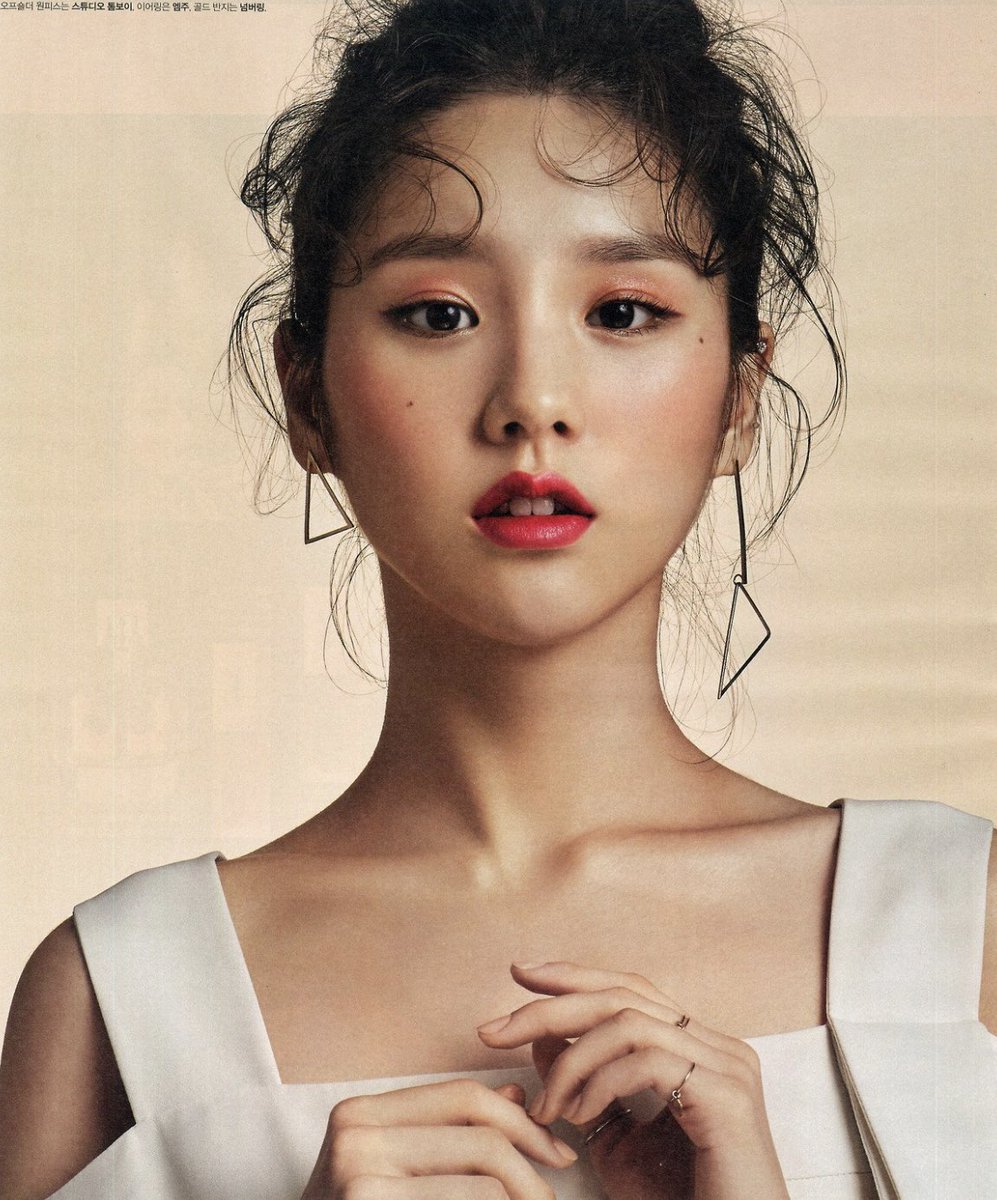 loonalog's tweet photo. 1/3 rightfully claiming their nations visuals crown with this one https://t.co/QMnAiY0Sni