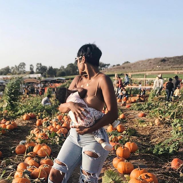 LactiCups's tweet photo. Breastfeeding everywhere. #normalizebreastfeeding #lacticups is perfect for moms on the go. This beautiful image which is a repost from @thefull_monti and her sweet baby. Represents all the beauty and love of breastfeeding and motherhood. @thefull_monti … https://t.co/XFS160x7LV https://t.co/kk676tpjbB