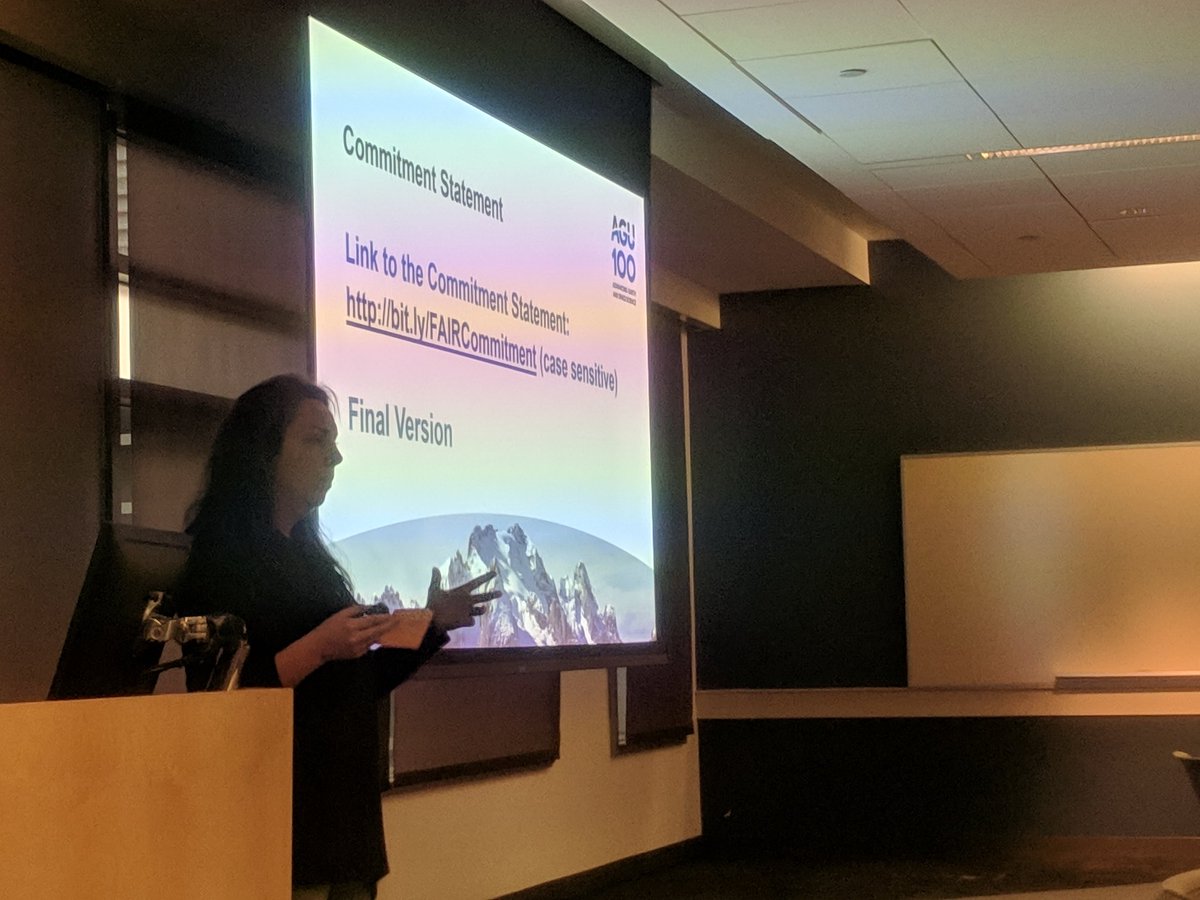 westbigdatahub's tweet photo. Our CoPI @ESIPfed @ESIP_Erin shares the #FAIRdata Commitment Statement: https://t.co/h8EIxt99bN @MSFTResearch #DSIworkshop #BDHubs https://t.co/5s6dm6gRtV
