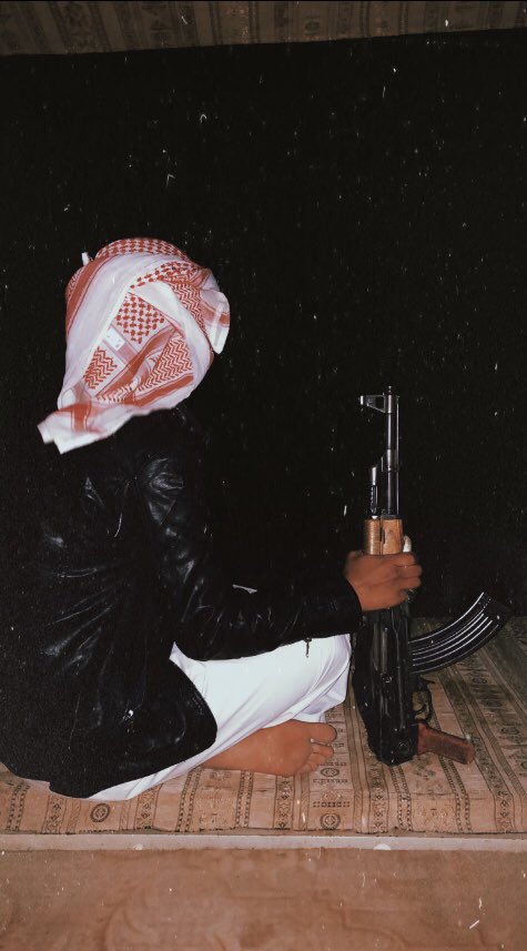 الشجاعه . عز والموت . مامنه نجاه
والكرامه . تغني . الرجل . لونه فقير