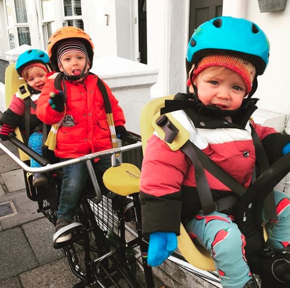 xtracycle's tweet photo. "Snug as a bug on a bike" is a thing, right? Can't even with these cozy cuties 😍 (Pic from Insta user vincent.tom) #EverydayAdventure #xtracycle #cargobike #familybiking #fallbiking https://t.co/vyj2wAHhkQ