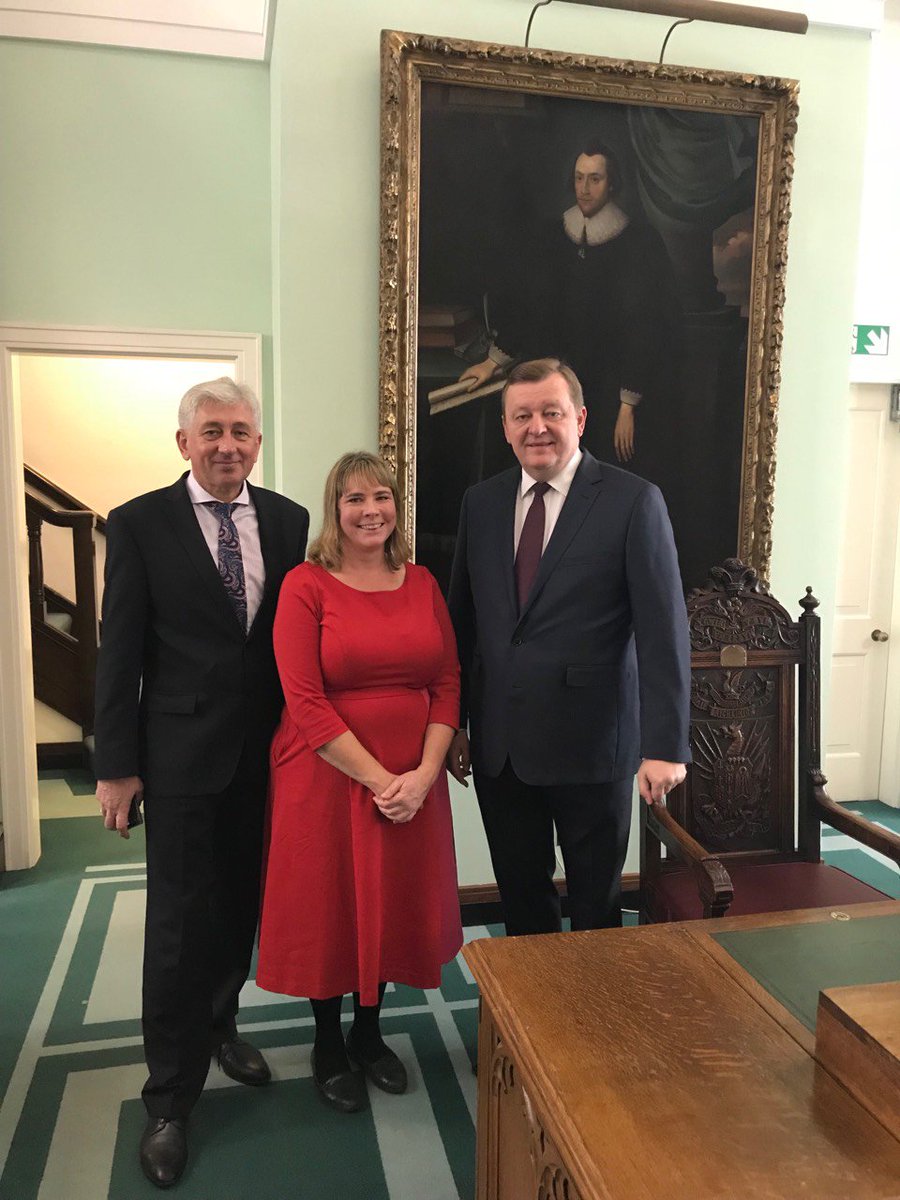 belarus_emb_UK's tweet photo. 400th Anniversary of the Belarusian #Bukvar: Director of the National Library Roman Motulsky, Ambassador of #Belarus #Aleinik, Librarian of the Honourable Society of the Middle Temple Renae Satterley present the facsimile edition @middletemple https://t.co/hxdmGgjVUB