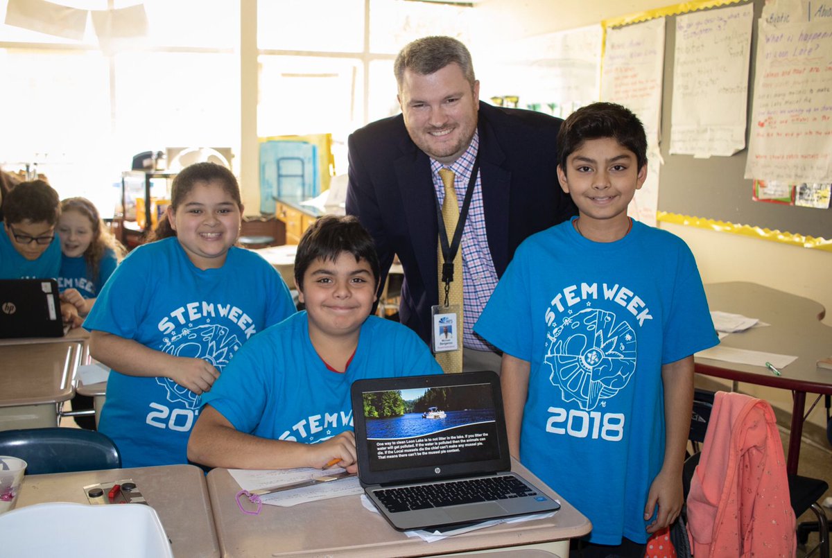 MPSPanthers's tweet photo. Superintendent Bergeron enjoying time at #WhitcombSTEMweek
The students did a wonderful job sharing their projects with so many visitors π
Great job, Whitcomb students!
#WeAreMarlborough
#TheMarlboroughWay https://t.co/k5Naaap8Pz