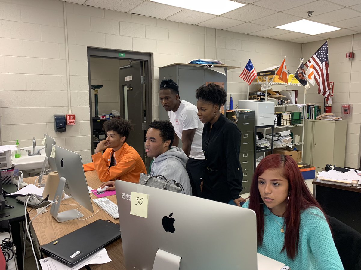 JCM_ECH's tweet image. Web Design students collaborating with their client @BetterBalanceS1 @mkplyler @DevCatalyst_CO  @oohheyjas