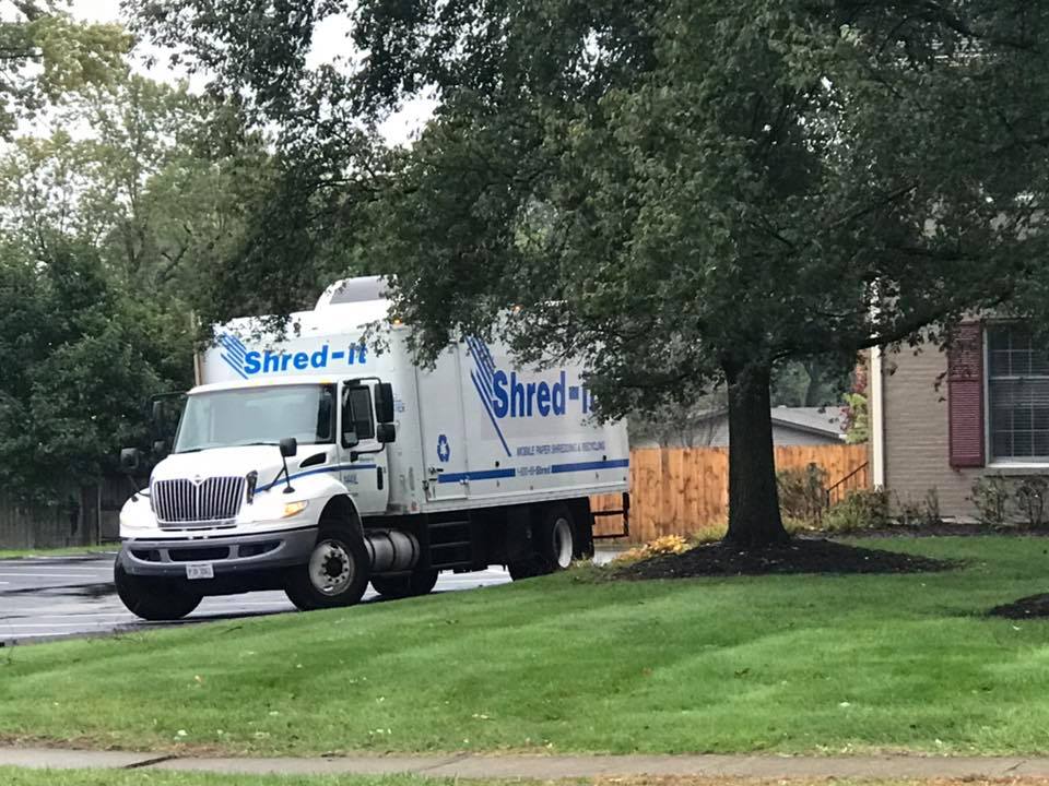 homewithcb's tweet photo. Last weekend, our Kettering office gave the community their thanks with a free shred day! Though it was a little cold, we enjoyed every minute of visiting with family, friends, neighbors, and clients! #CommunityShredDay #ShredTheWord https://t.co/UOqscKFdaJ