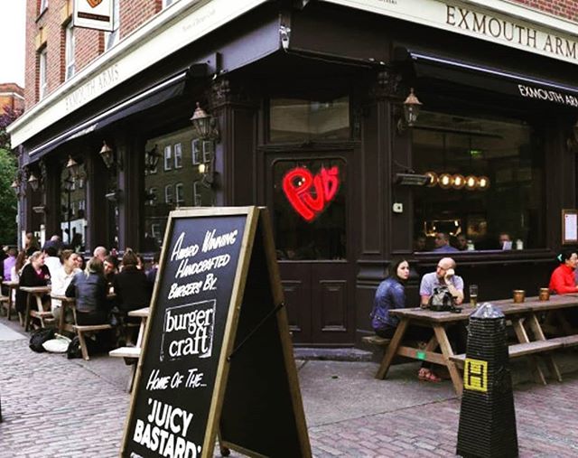 indiehostelsuk's tweet image. Publove The Exmouth Arms- your home at the heart of London. 
With quizzes every Tuesday, and mouth watering hand crafted burgers to accompany our delightful range of local gins and ales- we'll spoil you rotten. 
#publove #indiehostelsuk #london #visitbri… ift.tt/2OeA297