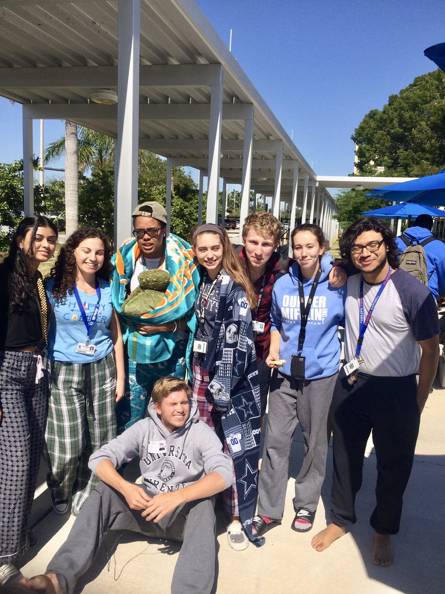 flyinglsga's tweet photo. Mondays are just better in Pajamas. #flyweek #flhshoco @flhsprincipal https://t.co/594FPQ6AnI