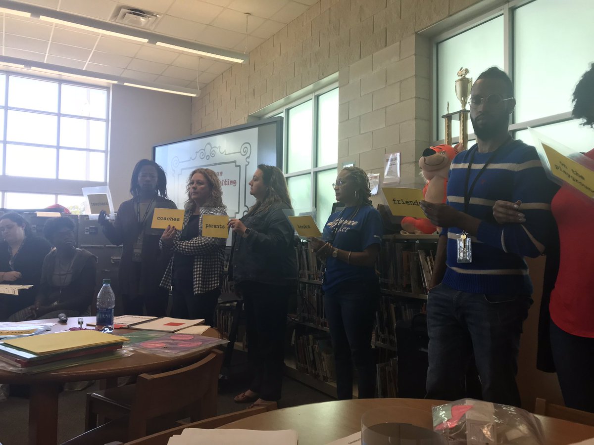 MrsCoronaCUBS's tweet image. The Human Expository Writing Experience ⭐️ Spiraling what we’ve learned so far #teacherslearning #expositoryendeavors @CockrellHillLMA @desotoisdengage