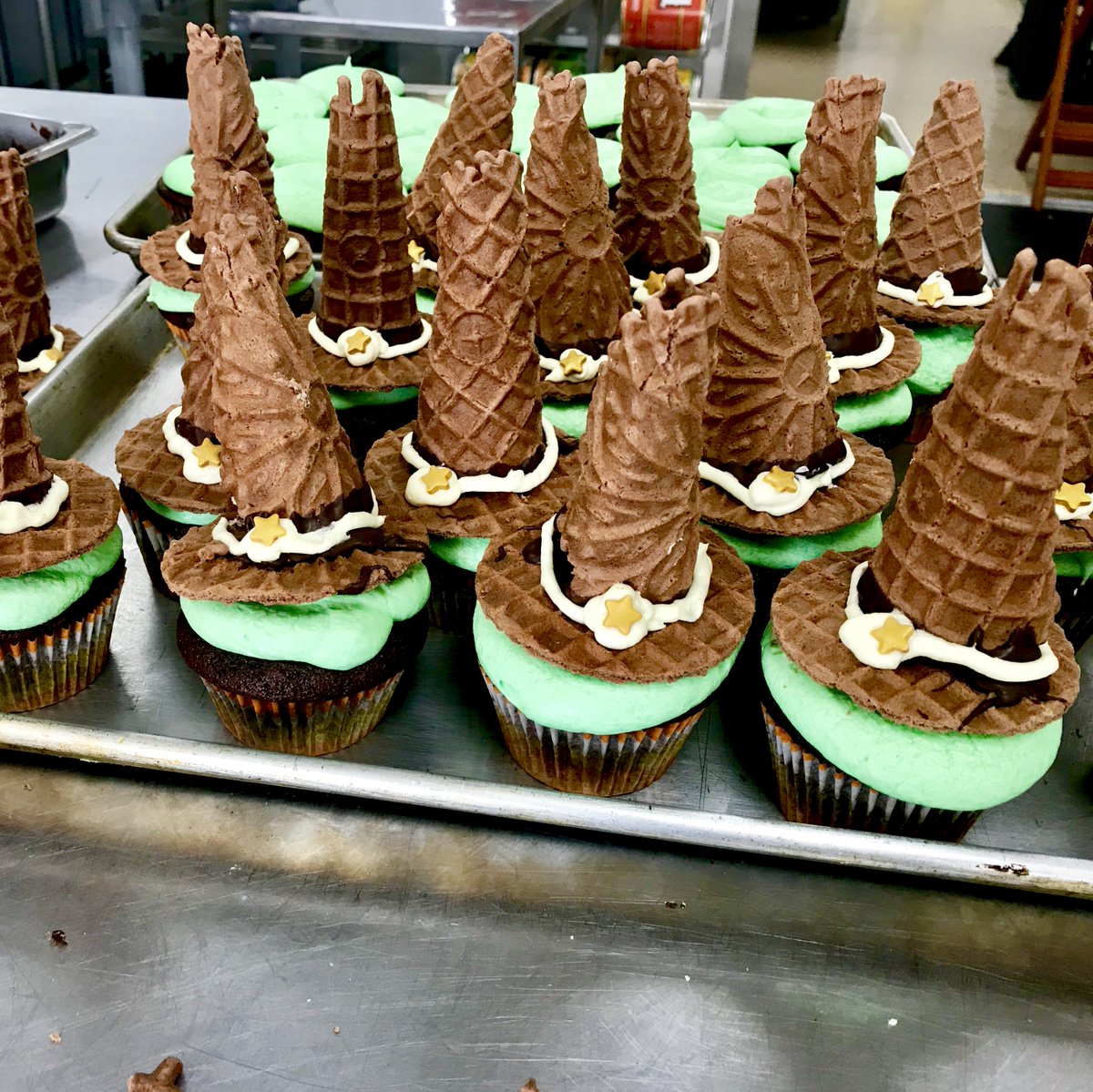 Monday - Wednesday Special Aloha Club Giveaway!  Free Chocolate Mint Witch's Hat Cupcake after $20 spent!  Come in and get your spooky treat today! Not a member of the Aloha Club?  Come in and sign up for free to claim your reward!