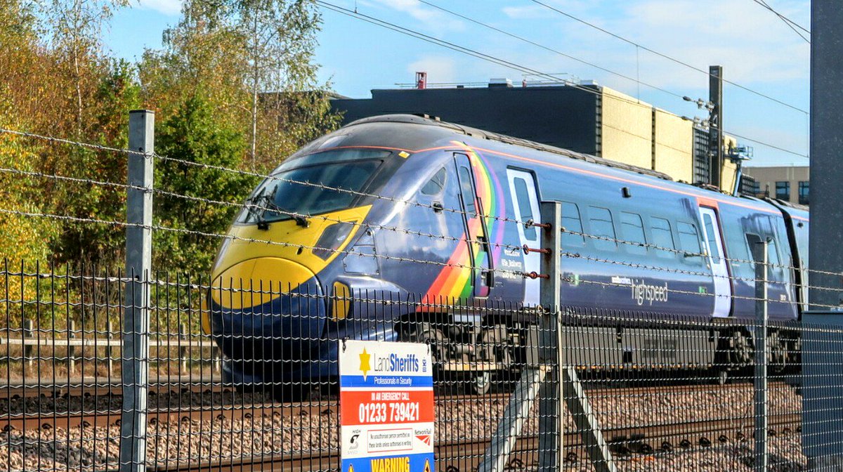 martinw02998119's tweet image. I see a #trainbow 395012 approaching Ashford international on the 19/10/18 #class395 #class395javelin @Se_Railway