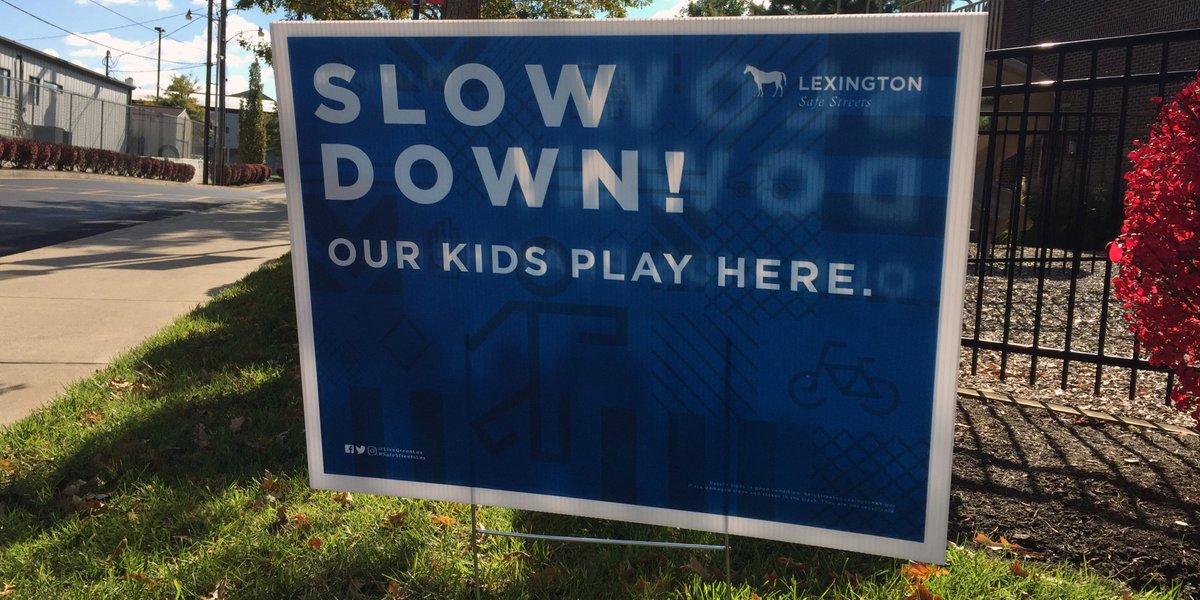 livegreenlex's tweet photo. This is a yard sign we can all get behind. 🚸 Get one for your yard by stopping by the security desk at the Government Center (200 E. Main) during normal business hours. #SafeStreetsLex https://t.co/x1J7YoX3jy