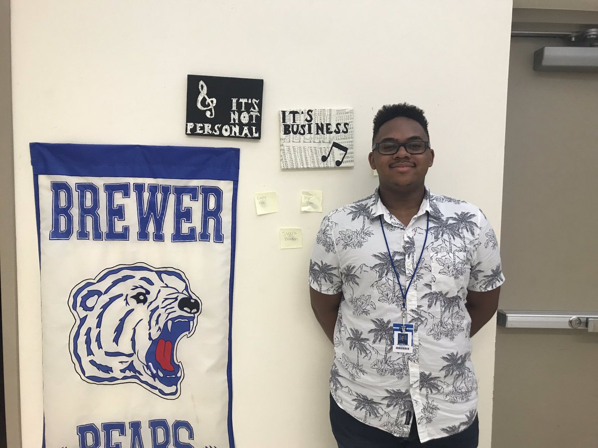 Hi my names Armani Jackson! My goal in life is to become a bi-lingual vet who owns his own clinic. My favorite pass times are choir(tenor),making people smile, and helping.  #seniorselfie #choir #brewerbears