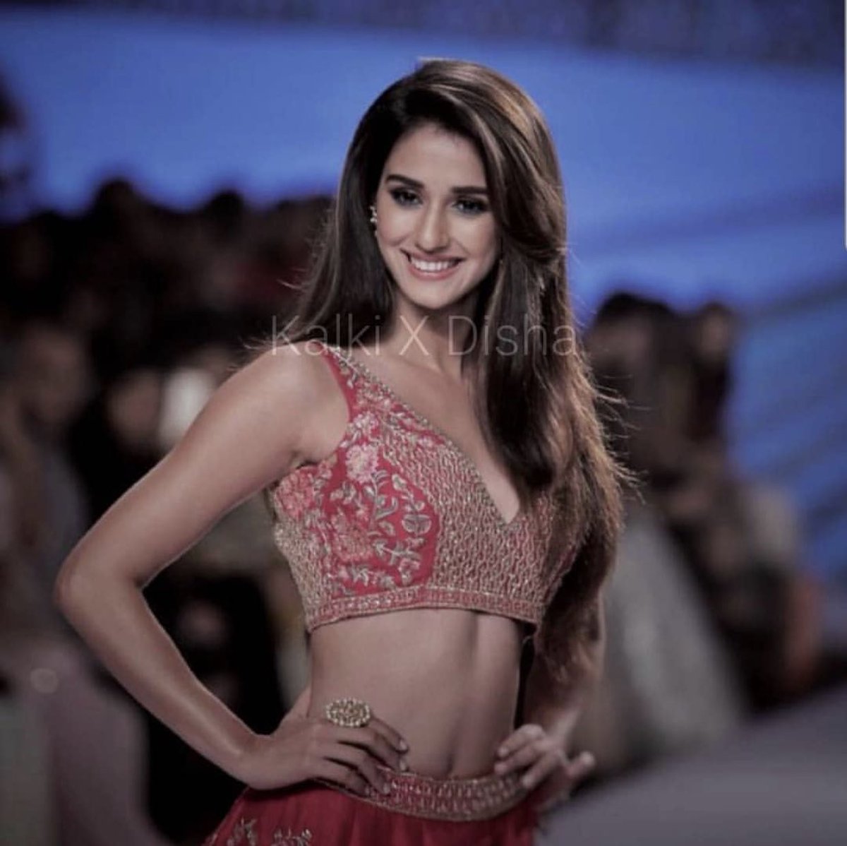 Disha_Support's tweet photo. [PICS] #DishaPatani walks the ramp for Kalki Fashion https://t.co/OY0NtN3FYi