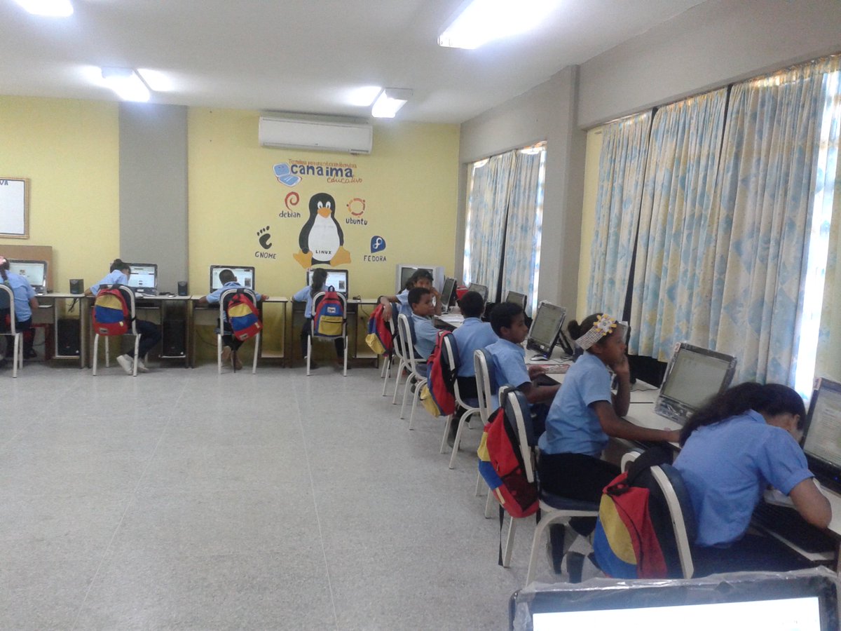 cbitmariguitar's tweet photo. @sucre_mariguit en atención a los y las estudiantes del 1° año sección "F" del L. Boliv. "Jesús A. Marcano E." utilizando las TIC, en su proceso educativo con el tema Familia, importancia y la comunidad @Kleitzerc https://t.co/zrhVVIMaRN