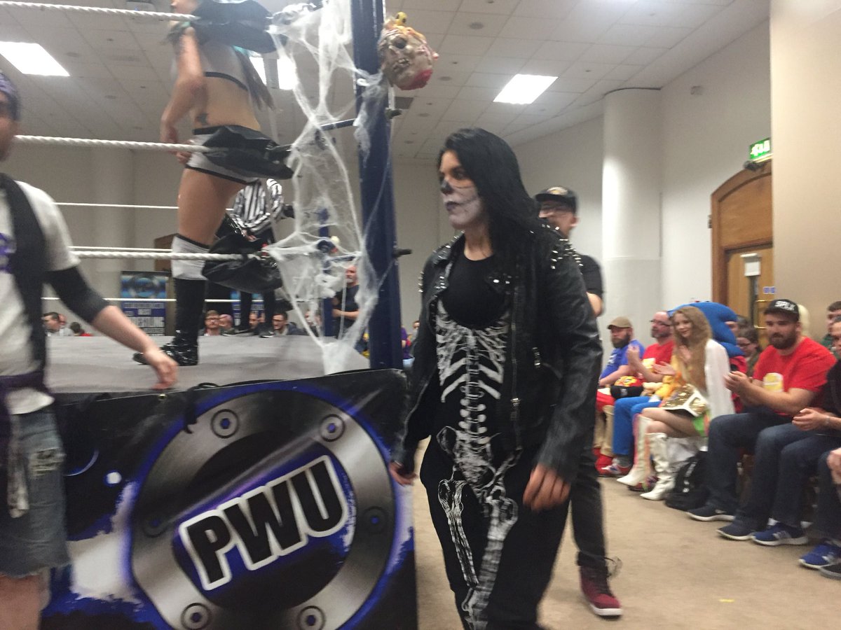 HenderTheGreat's tweet photo. Next was #TeamKatey (@katey_harvey @DebbieKeitel @maddison131444 &amp; @WrestlingBoyd85) against #TeamValkyrie (@Real_Valkyrie @KaseyOwens5 @RavenCreed_ &amp; @TheRockyStarr) - with a 8 person Tag theres always gonna be losers of action - no change here so gonna do 2 tweets of pics! https://t.co/6BRvLpP9EY