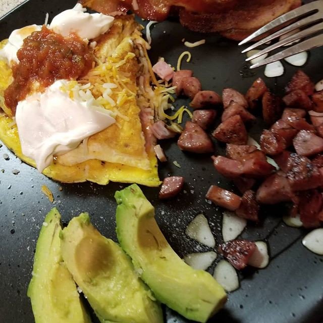 First meal of the day is #keto breakfast for #dinner with ham, cheese, mushroom, and a sprinkle of onion. A side of #gf #glutenfree sausage and bacon and half an #avocado .
#ketomylife #ketoaf #budgetketo #debtfreeketo #ketodiet #ketodinner #ketorecipes #keto #ketogenicdiet #