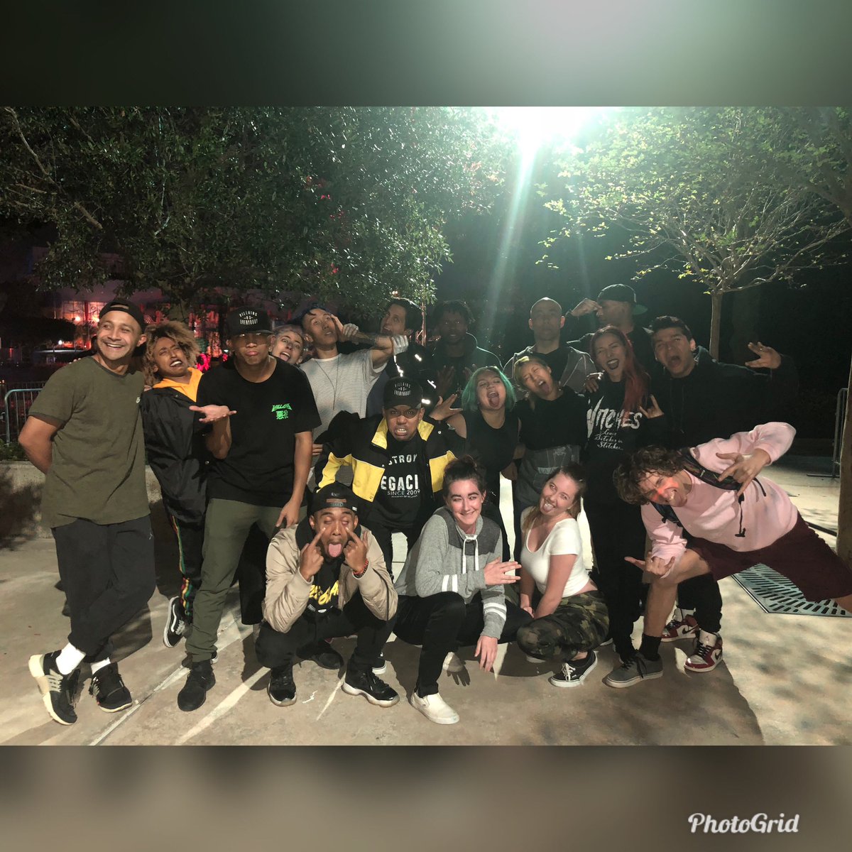 LexxieeeK's tweet photo. Such a humble group of people 🖤 @official_AOV https://t.co/O8SgmsNbQQ
