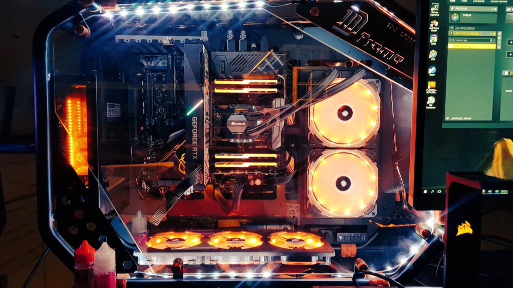 EnigmaMods's tweet photo. #UFDrigs
New Rig is almost complete.... Still got some goodies to add.
To many parts to list.
Will send it to you via PM https://t.co/pe9mX36PJq