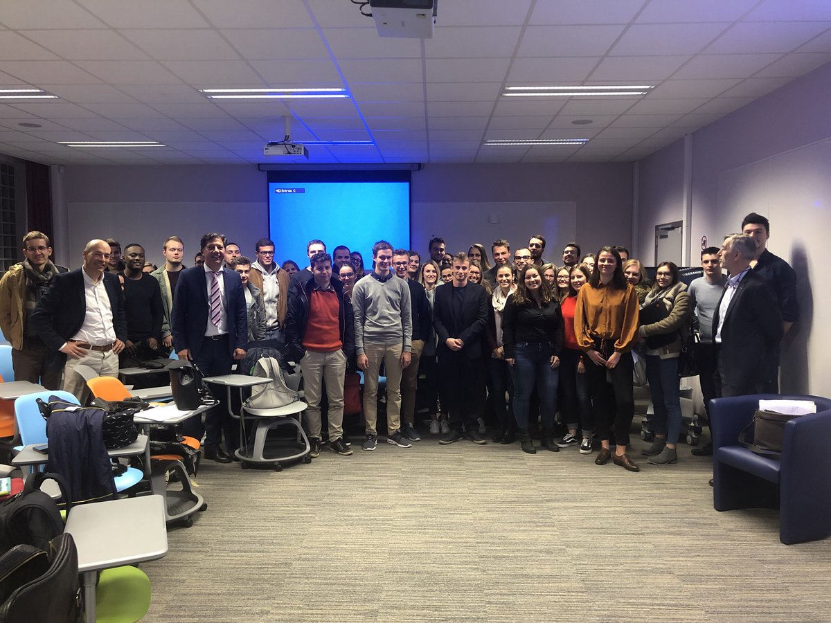 alain_vas's tweet photo. Cycle de conférence á l’UCLouvain Fucam Mons : « top managers meet top students » Jacques Crahay président de l’UWE partage son expérience du changement vers une entreprise libérée ! @UCLouvainFUCaM https://t.co/DCLlFhksab
