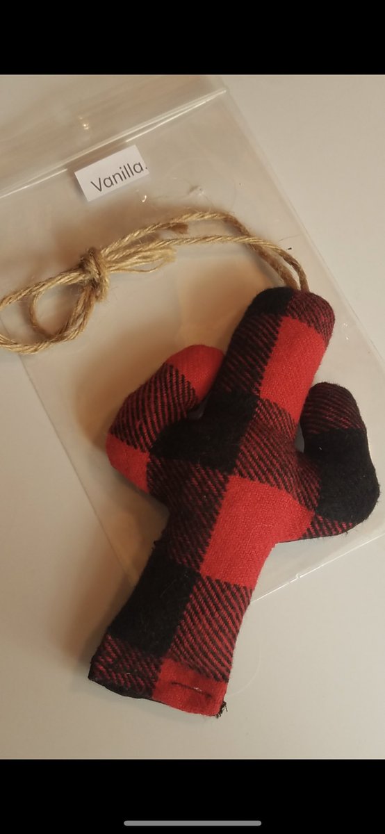 JaxxLayne's tweet photo. 🌵LIMITED TIME ONLY🌵 
Get your new plaid cactus fresher for a limited time only! They are $10!! You can have any scent with it! Message to order ❤️🖤 https://t.co/TZHfzWbtB0