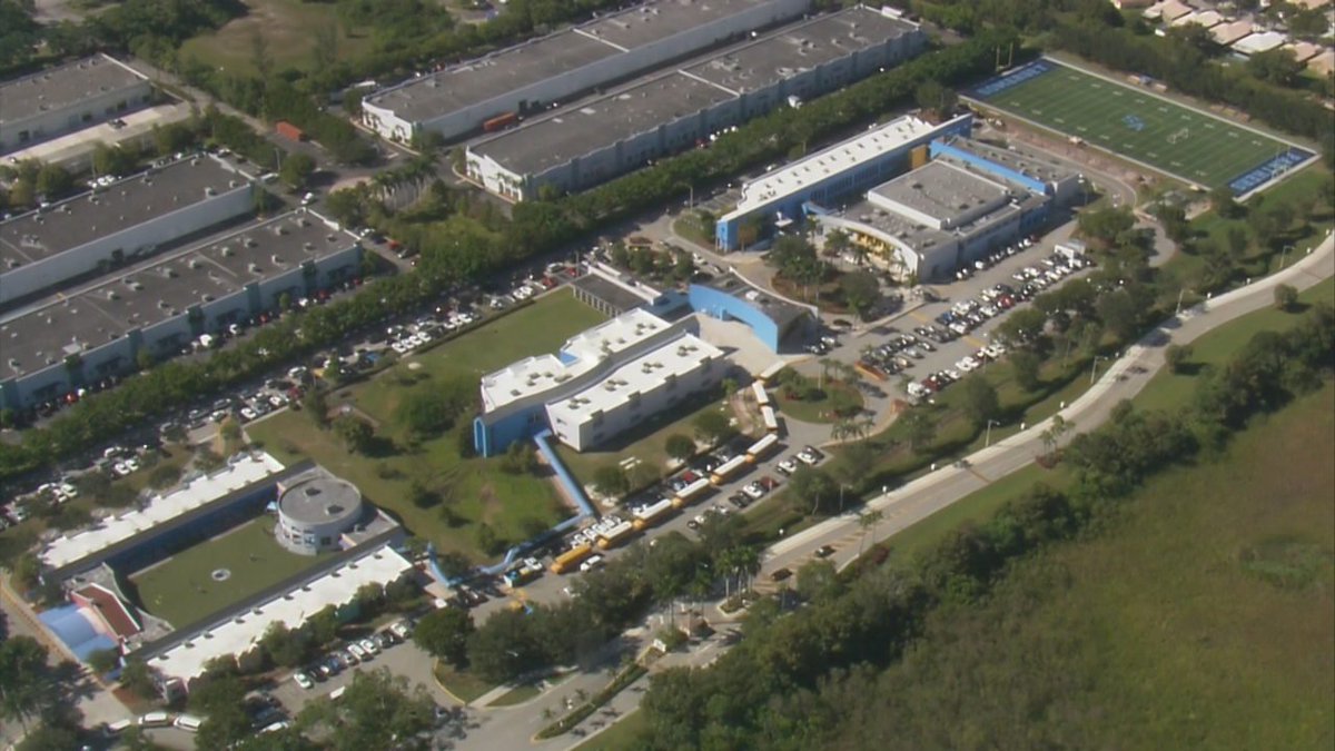 Pembroke Pines student threatened to shoot 'enemies,' police say bit.ly/2yHt7QM?utm_so… https://t.co/fkDSxqb0HM