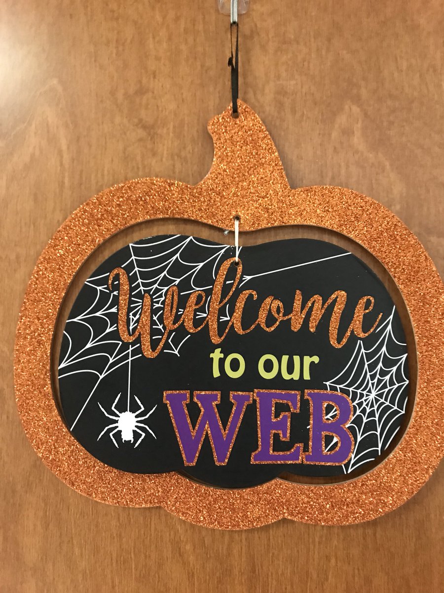 MissLoVuolo's tweet image. Things are getting spooky around Room 5! #PumpkinProblems #AWebOfStoryConnections #StellalunaRetell