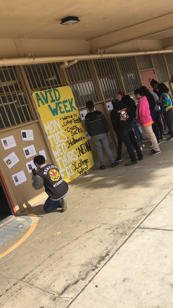 BearsAVID's tweet photo. Ms. Sizemoreโs English class using AVID Week as part of their warm-up today ๐ College advice from MHS teachers, along with their high school pictures made for fun discussion. #avidweek #mercedbears https://t.co/gVJyrEBT9M