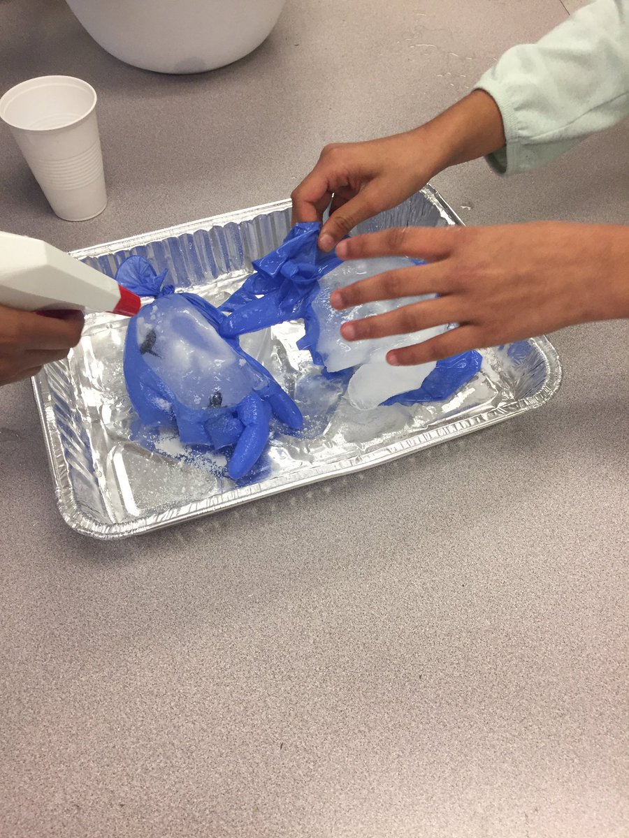 HessThirdGrade's tweet photo. Using different methods to melt “monster hands”! #rlcscienceclub @RLCPrincipal https://t.co/efH86uTGaj