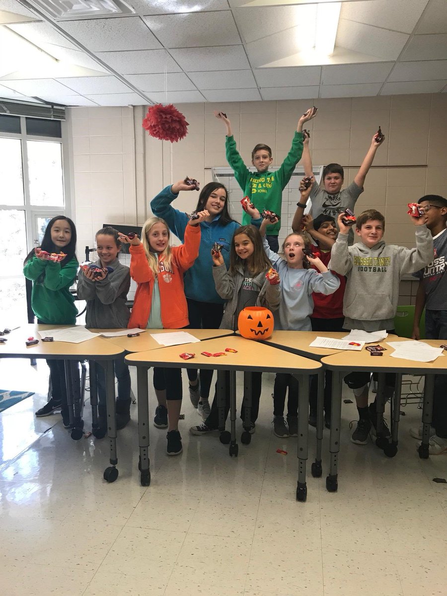 whatSSupWBMS's tweet photo. Intense thinking taking place in SS today. Students simulating the "should we escape or stay?" Berlin Wall dilemma. Cannot wait for the debrief tomorrow! @mkpardee @mgarnerwbms @WBMSprincipal https://t.co/6TScL86zfb