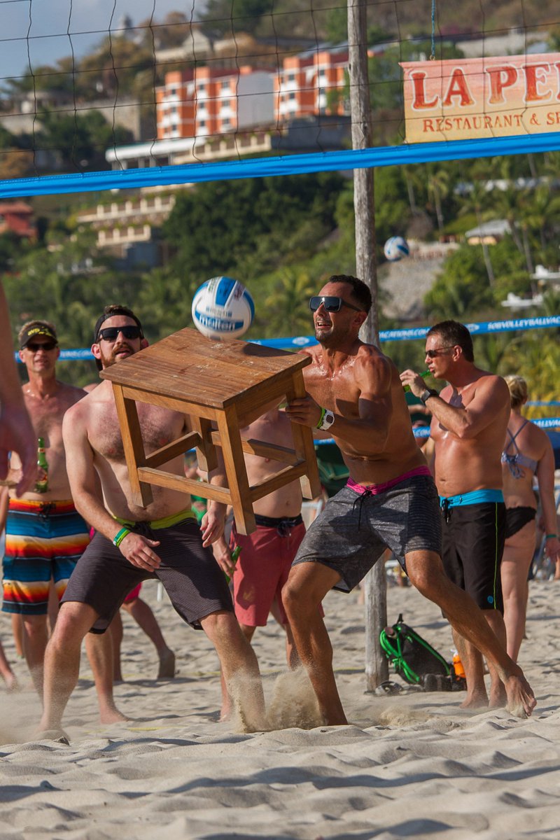 vbvacations's tweet photo. #HappyBirthday 2 time #SOBVolleyballVacationPro @pLaRaiza23 Known for quick defense but not to quick for #RussDix to catch! Paul has been a great addition to #Ixtapa trips & love his enthusiasm on/off the court
#SOBVolleyballVacations #SOBIxtapa #PaulAraizaisbetterthanTrevorAriza https://t.co/RKz1UQr8hf