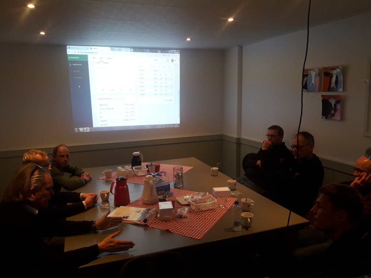 farmdesk's tweet photo. Weer een clubje geïnteresseerde geitenhouders. #farmdesk https://t.co/MpUEp8rDSL