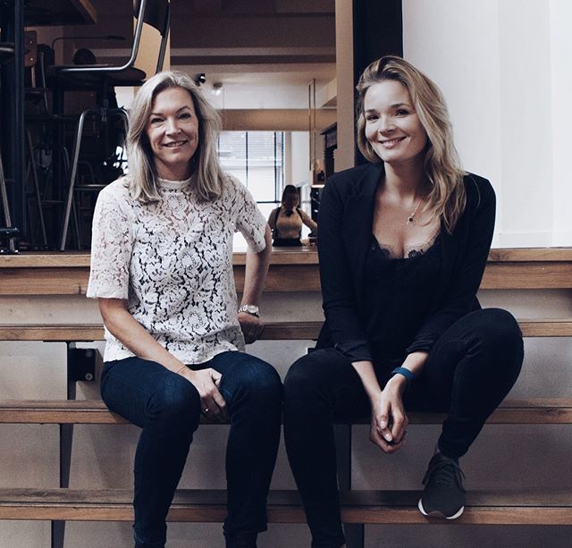 Blogbymar's tweet image. Happiness is...
working with great people!
&amp;gt;
Ik ben iemand die graag samenwerkt met anderen. Van een groot concern met heel veel leuke mensen om me heen, stapte ik over naar een kleiner bedrijf (met nog steeds een aantal hele leuke collega's). Wat heb ik daar veel lol gehad.…