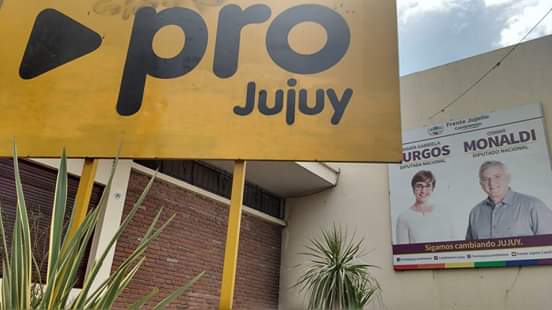 agustin_yala15's tweet photo. Hombre De Situacion De #CALLE Durmiendo En La Sede Del #PROJUJUY!
Las POLÍTICAS ECONÓMICAS de #Macri De #Hambre y #MISERIA!!!
A LA VISTA!👀
#jujuy #BuenLunes #29Oct #MMLPQTP #HayGestión #JujuyAsisteyReactiva
@mauriciomacri @MoralesGerardo1 @QuePasaJujuy @JujuyalMomento https://t.co/LLZxncAk53
