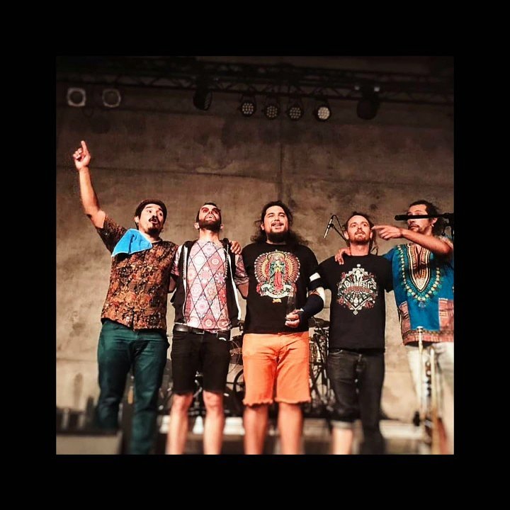 ¡Vielen gracias Stuttgart! Ayer pasamos una tarde bonita con tod@s vosotr@s. Este viernes estaremos en el Cumbia Fest Berlin en la sala <a href="/YAAMBerlin/">YAAM Berlin</a> junto a Kumbia Boruka y <a href="/SelektorBony/">Selektor Bony</a> 🤘🎉🔥#elflechanegra #tropikalpassport #tour #herbst #stuttgart #berlin #cumbia #fest