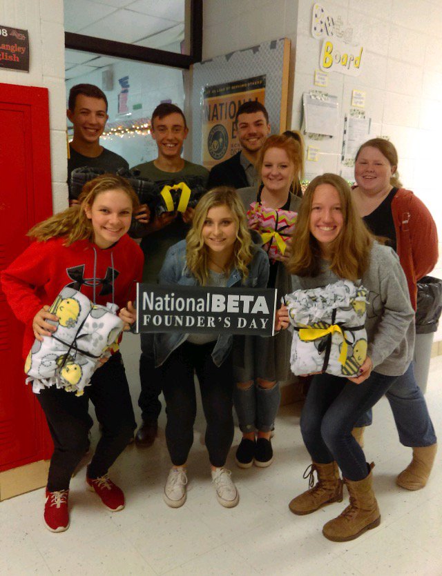 AGHSBeta's tweet photo. Shoutout to our awesome Betas who have been working on the Beta-Blankets! https://t.co/mmQXo5Ya39