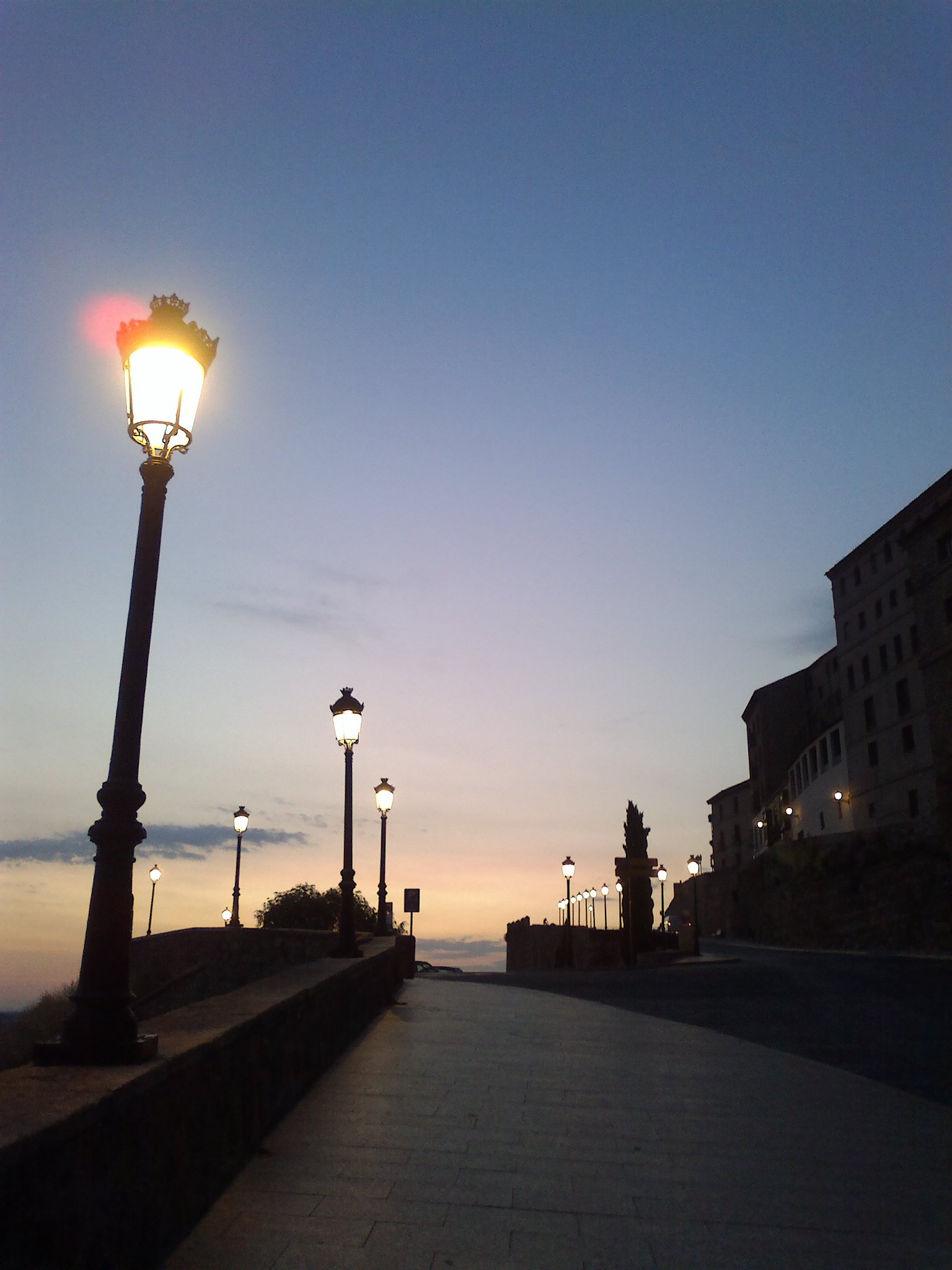 Mybus ドイツ 公式 Gt Rt トレドは できるなら一泊して あの夜景を あの朝焼けを あの屋根屋根とタホ川を染める空の色を どうか実際に目にして欲しい そう切に願う街です 世界遺産 ドイツはお休み トレド いつも心にスペイン T Co