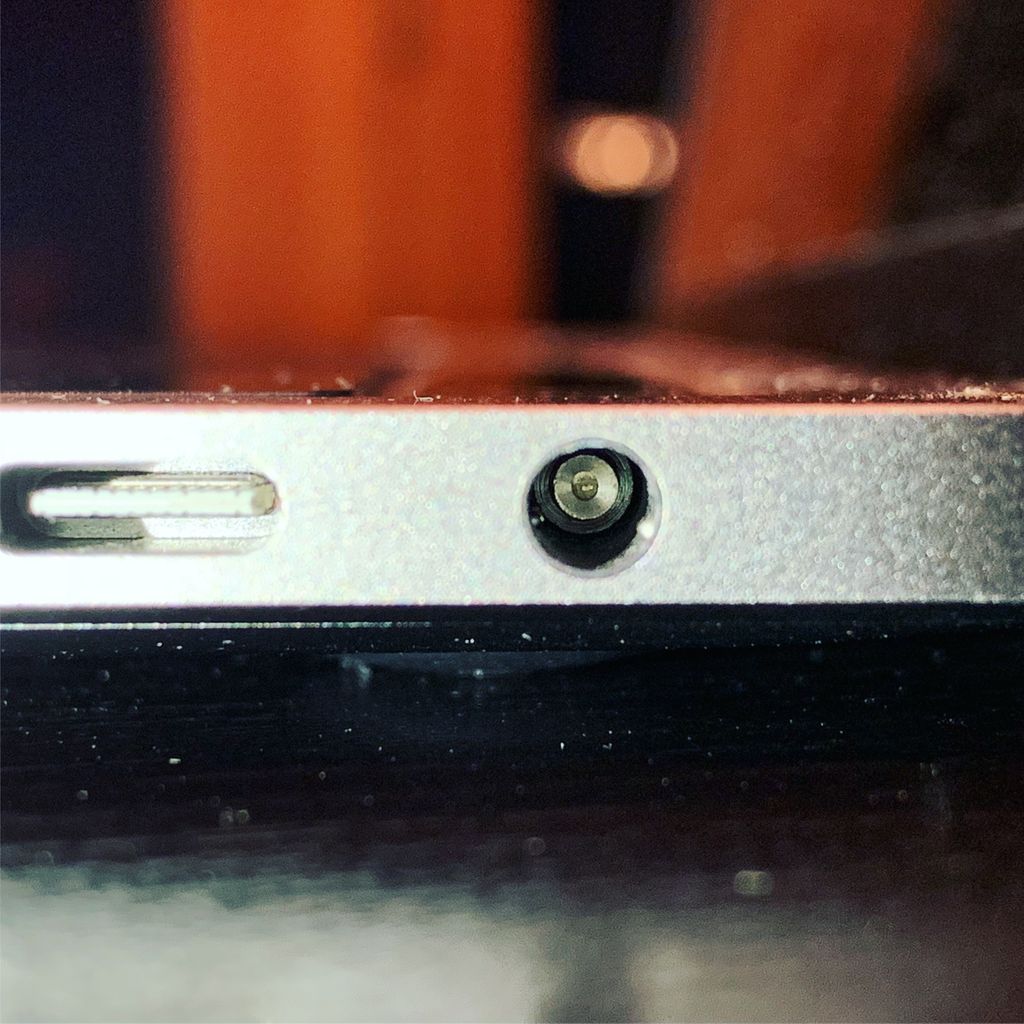 macbook headphone port