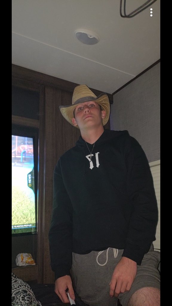 Skylor_jackson_'s tweet photo. Happy birthday to the living legend.. 🅱️orey 🅱️elk https://t.co/25v5CCW2IX