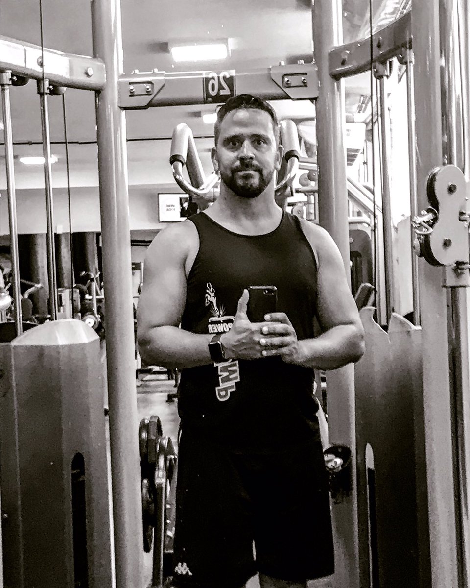 brenancio's tweet photo. Foto de sábado de manhã. Treino preventivo pra chutar o balde de noite. #d2fit #treino #segueoplano #vaigordinho #pretoebranco #brenancio #otrotamundos https://t.co/pVZjTwEkuU