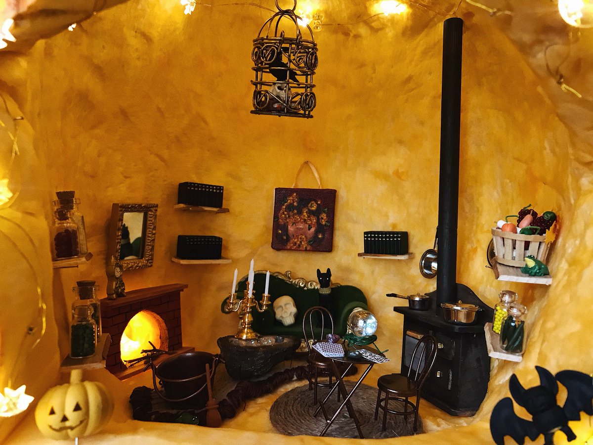andreabottigoni's tweet photo. I made my dream witch home inside a pumpkin 🎃 ✨🧙🏻‍♀️🔮🌝 https://t.co/S2riSctTrc