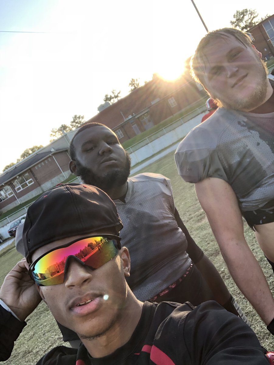 MrJayCameron's tweet photo. When you let a player hold your phone while you run Scout Team Offense during practice.. @_jmarion5 don’t take anymore pictures on my phone little man.. @TheComeUp_KC and @baughman_buddy ima see y’all tomorrow for letting him do it‼️.. https://t.co/0PfJr1UZbV
